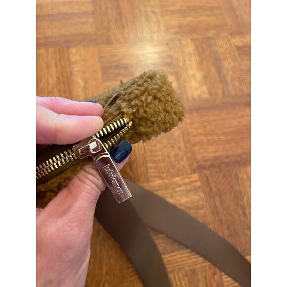 Lululemon Everywhere Sherpa Belt Bag in golden brown - Picture 5 of 7